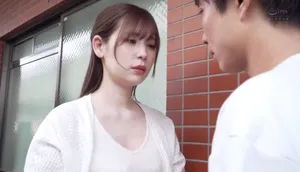 Chồng yêu tẻ nhạt, cô vợ nhận ra cậu thanh niên nhà đối diện tốt hơn